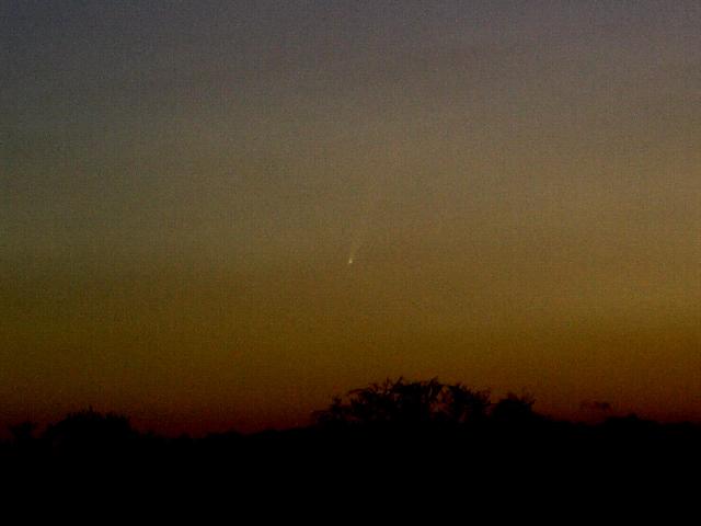 Der Komet McNaught in Cambridge. Leider war es noch recht hell und als es dunkel wurde kam natürlich eine Wolke.