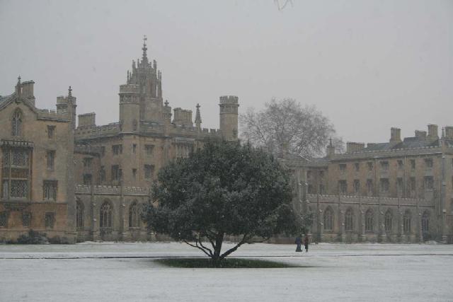 Auch in Cambridge kann es Schnee geben. Aber leider gibt es keinen Berg und keinen Skilift.