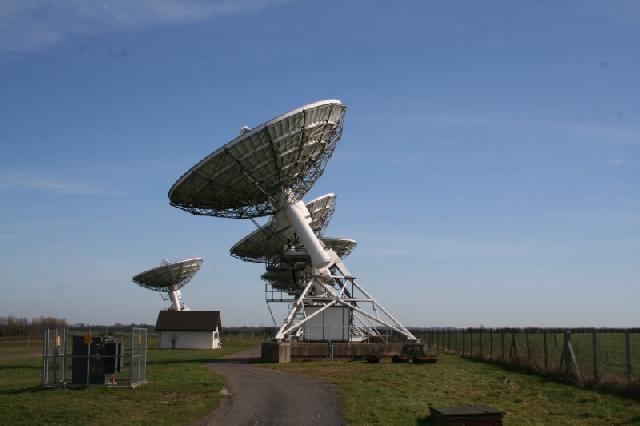 Radio Teleskope der Universität zur Messung des Sunyaev-Zel'dovich Effekt an der kosmischen Hintergrundstrahlung.
