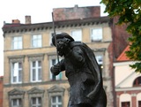 Statue
