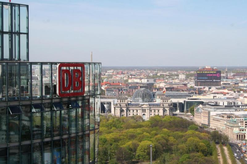 Bahn-Tower, Reichstag und Brandenburger Tor